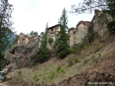 die aussenansicht der ruine drugyel dzong